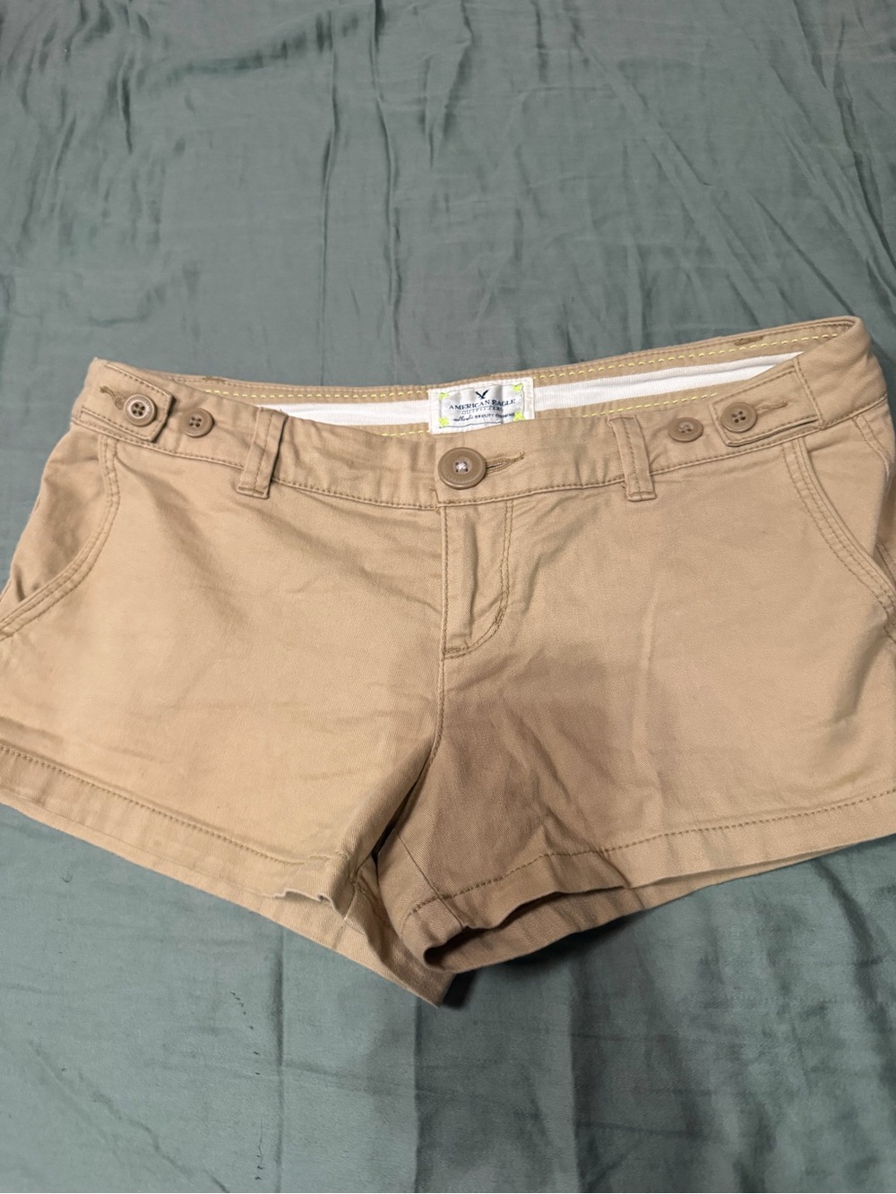 🤎 American Eagle Khaki Low Rise Shorts 🤎